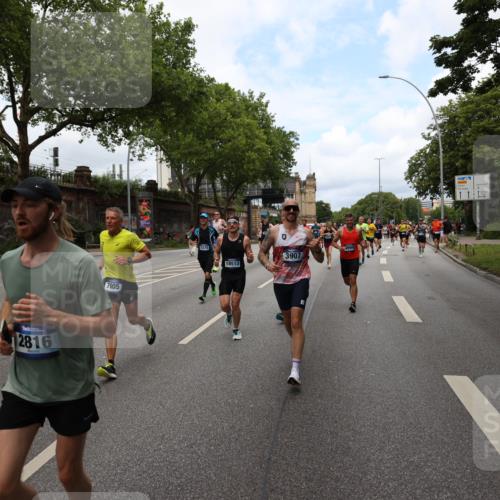 29.06.2025 - hella hamburg halbmarathon Yannick Fuchs http://msf.ph/oto/8160267 29.06.2025 10:38:46 20KM 1057, 1220, 1391, 1415, 1468, 1782, 1902, 1941, 2365, 2402, 2415, 2816, 3004, 3021, 3098, 3305, 3907, 4310, 4691, 4991, 4999, 5231, 5275, 5476, 5624, 5884, 6490, 6903, 7005, 7191, 7322, 7710, 8722, 9159, 9374, 9444, 9633, 10193, 10596, 11469, 12159, 12554, 12711, 13123, 14351, 14667, 14798, 14816, 15185, 15225, 15233, 15280, 15862, 16316, 16506, 16893, 17097, 17251, 17729, 17748, 18560, 18806, 19207 meine-sportfotos.de