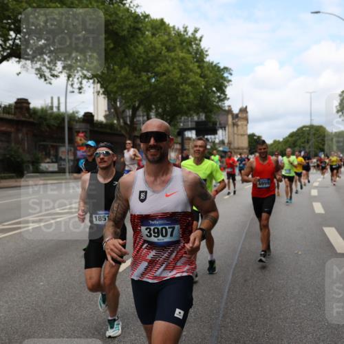 29.06.2025 - hella hamburg halbmarathon Yannick Fuchs http://msf.ph/oto/8160332 29.06.2025 10:38:47 20KM 1057, 1220, 1391, 1415, 1468, 1782, 1902, 1941, 2365, 2402, 2415, 2816, 3004, 3021, 3098, 3305, 3907, 4310, 4691, 4991, 4999, 5231, 5275, 5476, 5624, 5884, 6490, 6903, 7005, 7191, 7322, 7710, 8722, 8928, 9159, 9444, 9633, 10193, 10596, 11469, 12159, 12554, 12711, 13123, 14351, 14667, 14798, 14816, 15185, 15225, 15233, 15280, 16316, 16506, 16893, 17097, 17251, 17729, 17748, 18560, 18806, 19207 meine-sportfotos.de