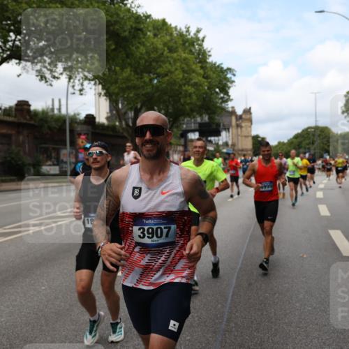 29.06.2025 - hella hamburg halbmarathon Yannick Fuchs http://msf.ph/oto/8160343 29.06.2025 10:38:47 20KM 1057, 1220, 1391, 1415, 1468, 1782, 1902, 1941, 2365, 2402, 2415, 2816, 3004, 3021, 3098, 3305, 3907, 4310, 4691, 4991, 4999, 5231, 5275, 5476, 5624, 5884, 6490, 6903, 7005, 7191, 7322, 7710, 8722, 8928, 9159, 9444, 9633, 10193, 10596, 11469, 12159, 12554, 12711, 13123, 14351, 14667, 14798, 14816, 15185, 15225, 15233, 15280, 16316, 16506, 16893, 17097, 17251, 17729, 17748, 18560, 18806, 19207 meine-sportfotos.de