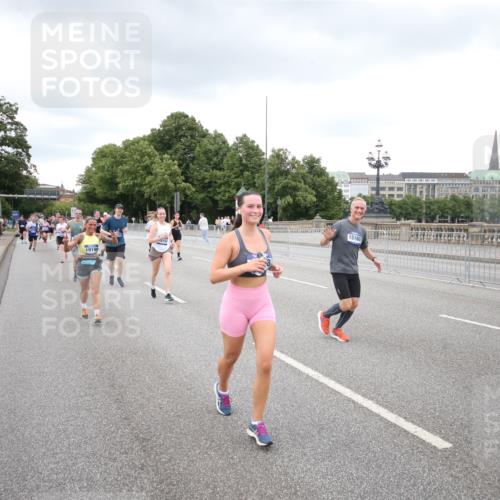 29.06.2025 - hella hamburg halbmarathon Jannik Wohlers http://msf.ph/oto/8160344 29.06.2025 10:54:55 Lombardsbrücke 1013, 1917, 2090, 2452, 3115, 3157, 3577, 4039, 4628, 5040, 5483, 6395, 6396, 6944, 7219, 7680, 7766, 8403, 8519, 10458, 10885, 11109, 11737, 13098, 13230, 14515, 14651, 14727, 15152, 15160, 15581, 15782, 15843, 16385, 16533, 17396, 19199 meine-sportfotos.de