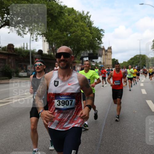 29.06.2025 - hella hamburg halbmarathon Yannick Fuchs http://msf.ph/oto/8160358 29.06.2025 10:38:47 20KM 1057, 1220, 1391, 1415, 1468, 1782, 1902, 1941, 2365, 2402, 2415, 2816, 3004, 3021, 3098, 3305, 3907, 4310, 4691, 4991, 4999, 5231, 5275, 5476, 5624, 5884, 6490, 6903, 7005, 7191, 7322, 7710, 8722, 8928, 9159, 9444, 9633, 10193, 10596, 11469, 12159, 12554, 12711, 13123, 14351, 14667, 14798, 14816, 15185, 15225, 15233, 15280, 16316, 16506, 16893, 17097, 17251, 17729, 17748, 18560, 18806, 19207 meine-sportfotos.de