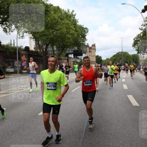 29.06.2025 - hella hamburg halbmarathon Yannick Fuchs http://msf.ph/oto/8160370 29.06.2025 10:38:48 20KM 1057, 1220, 1391, 1415, 1468, 1782, 1902, 1941, 2365, 2402, 2415, 2816, 3004, 3021, 3098, 3305, 3907, 4310, 4691, 4991, 4999, 5231, 5275, 5476, 5884, 6903, 7005, 7191, 7322, 7710, 8722, 8928, 9159, 9444, 10193, 10596, 11469, 12159, 12554, 12711, 13123, 14351, 14667, 14798, 14816, 15185, 15225, 15233, 15280, 16316, 16506, 16893, 17097, 17251, 17729, 17748, 18560, 18806, 19207 meine-sportfotos.de