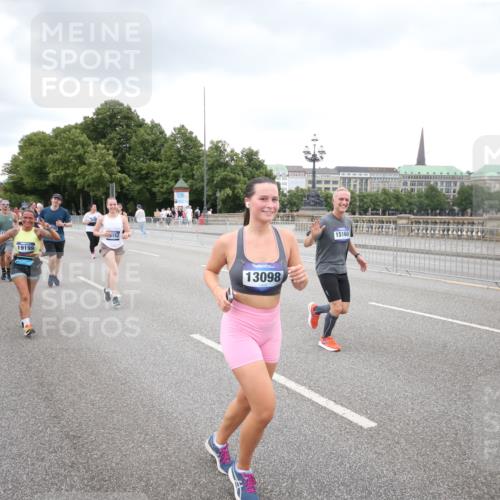 29.06.2025 - hella hamburg halbmarathon Jannik Wohlers http://msf.ph/oto/8160402 29.06.2025 10:54:55 Lombardsbrücke 1013, 1917, 2090, 2452, 3115, 3157, 3577, 4039, 4628, 5040, 5483, 6395, 6396, 6944, 7219, 7680, 7766, 8403, 8519, 10458, 10885, 11109, 11737, 13098, 13230, 14515, 14651, 14727, 15152, 15160, 15581, 15782, 15843, 16385, 16533, 17396, 19199 meine-sportfotos.de