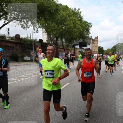 29.06.2025 - hella hamburg halbmarathon Yannick Fuchs http://msf.ph/oto/8160431 29.06.2025 10:38:48 20KM 1057, 1220, 1391, 1415, 1468, 1782, 1902, 1941, 2365, 2402, 2415, 2816, 3004, 3021, 3098, 3305, 3907, 4310, 4691, 4991, 4999, 5231, 5275, 5476, 5884, 6903, 7005, 7191, 7322, 7710, 8722, 8928, 9159, 9444, 10193, 10596, 11469, 12159, 12554, 12711, 13123, 14351, 14667, 14798, 14816, 15185, 15225, 15233, 15280, 16316, 16506, 16893, 17097, 17251, 17729, 17748, 18560, 18806, 19207 meine-sportfotos.de