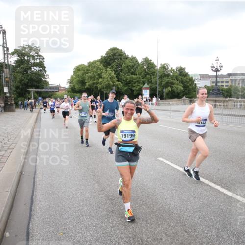 29.06.2025 - hella hamburg halbmarathon Jannik Wohlers http://msf.ph/oto/8160442 29.06.2025 10:54:57 Lombardsbrücke 1013, 1873, 1917, 2090, 2452, 3115, 3157, 3577, 4039, 4628, 5040, 5483, 5487, 6395, 6396, 7219, 7680, 7766, 8403, 8519, 8626, 10458, 10885, 11109, 13098, 13230, 14727, 15152, 15160, 15581, 15782, 15843, 16267, 16385, 16533, 17019, 17396, 18972, 19199 meine-sportfotos.de