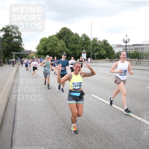 29.06.2025 - hella hamburg halbmarathon Jannik Wohlers http://msf.ph/oto/8160456 29.06.2025 10:54:57 Lombardsbrücke 1013, 1873, 1917, 2090, 2452, 3115, 3157, 3577, 4039, 4628, 5040, 5483, 5487, 6395, 6396, 7219, 7680, 7766, 8403, 8519, 8626, 10458, 10885, 11109, 13098, 13230, 14727, 15152, 15160, 15581, 15782, 15843, 16267, 16385, 16533, 17019, 17396, 18972, 19199 meine-sportfotos.de