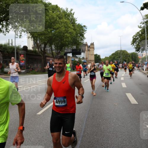 29.06.2025 - hella hamburg halbmarathon Yannick Fuchs http://msf.ph/oto/8160469 29.06.2025 10:38:48 20KM 1057, 1220, 1391, 1415, 1468, 1782, 1902, 1941, 2365, 2402, 2415, 2816, 3004, 3021, 3098, 3305, 3907, 4310, 4691, 4991, 4999, 5231, 5275, 5476, 5884, 6903, 7005, 7191, 7322, 7710, 8722, 8928, 9159, 9444, 10193, 10596, 11469, 12159, 12554, 12711, 13123, 14351, 14667, 14798, 14816, 15185, 15225, 15233, 15280, 16316, 16506, 16893, 17097, 17251, 17729, 17748, 18560, 18806, 19207 meine-sportfotos.de