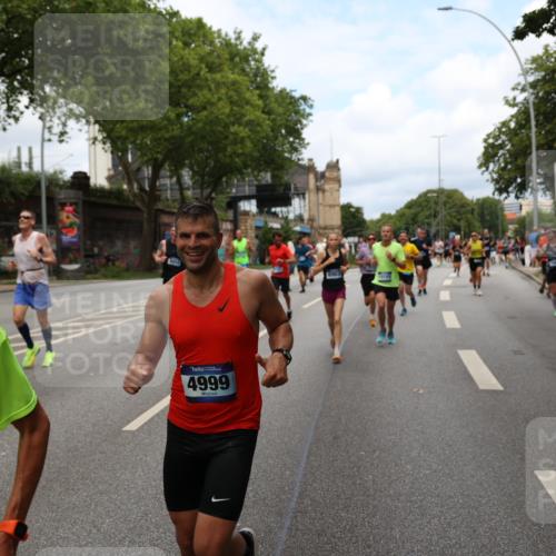 29.06.2025 - hella hamburg halbmarathon Yannick Fuchs http://msf.ph/oto/8160488 29.06.2025 10:38:48 20KM 1057, 1220, 1391, 1415, 1468, 1782, 1902, 1941, 2365, 2402, 2415, 2816, 3004, 3021, 3098, 3305, 3907, 4310, 4691, 4991, 4999, 5231, 5275, 5476, 5884, 6903, 7005, 7191, 7322, 7710, 8722, 8928, 9159, 9444, 10193, 10596, 11469, 12159, 12554, 12711, 13123, 14351, 14667, 14798, 14816, 15185, 15225, 15233, 15280, 16316, 16506, 16893, 17097, 17251, 17729, 17748, 18560, 18806, 19207 meine-sportfotos.de