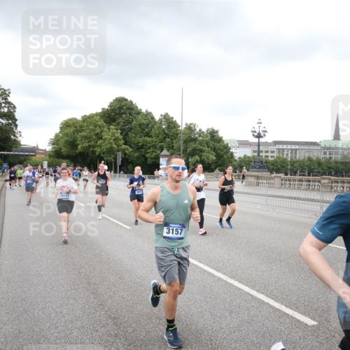 29.06.2025 - hella hamburg halbmarathon Jannik Wohlers http://msf.ph/oto/8160496 29.06.2025 10:54:59 Lombardsbrücke 1873, 1917, 3115, 3157, 3577, 4039, 4628, 5040, 5483, 5487, 7219, 7680, 7766, 8403, 8519, 8626, 9857, 9858, 10458, 10559, 10885, 11109, 12902, 13098, 13230, 14727, 15152, 15160, 15581, 15843, 16267, 16385, 16533, 16855, 17019, 17396, 18670, 18972, 19199 meine-sportfotos.de