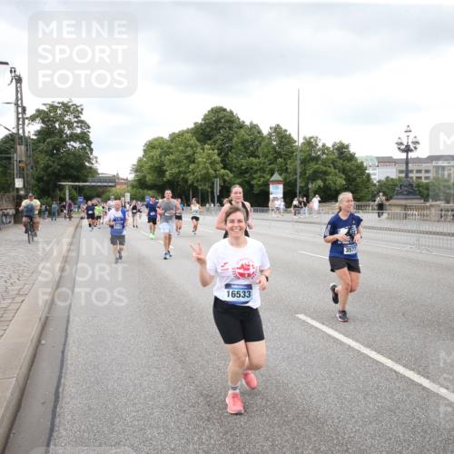 29.06.2025 - hella hamburg halbmarathon Jannik Wohlers http://msf.ph/oto/8160516 29.06.2025 10:55:00 Lombardsbrücke 1873, 1917, 3115, 3157, 3577, 4039, 4628, 5040, 5483, 5487, 7219, 7680, 7766, 8403, 8519, 8626, 9614, 9618, 9857, 9858, 10458, 10559, 10885, 11109, 12902, 13098, 13230, 14727, 15152, 15160, 15581, 15843, 16267, 16385, 16533, 16855, 17019, 17396, 18670, 18972, 19199 meine-sportfotos.de