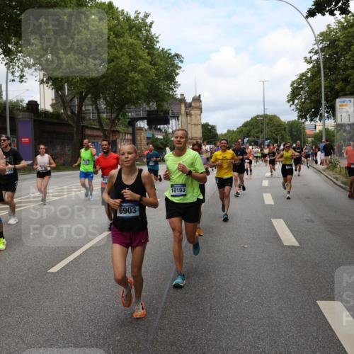 29.06.2025 - hella hamburg halbmarathon Yannick Fuchs http://msf.ph/oto/8160566 29.06.2025 10:38:50 20KM 1057, 1220, 1391, 1468, 1782, 1902, 1941, 2365, 2402, 2415, 3004, 3021, 3098, 3305, 4310, 4691, 4991, 4999, 5231, 5275, 5476, 5884, 6903, 7191, 7322, 7710, 8722, 8928, 9159, 9444, 10193, 10596, 11469, 12159, 12554, 12711, 13123, 14351, 14667, 14798, 14816, 15185, 15225, 15233, 15280, 16316, 16506, 16893, 17097, 17406, 17729, 17748, 18560, 18806, 19207 meine-sportfotos.de