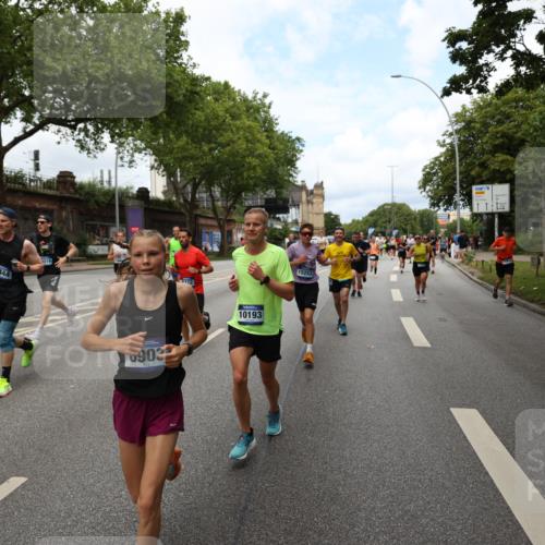 29.06.2025 - hella hamburg halbmarathon Yannick Fuchs http://msf.ph/oto/8160600 29.06.2025 10:38:51 20KM 1057, 1220, 1391, 1468, 1782, 1902, 1941, 2365, 2402, 2415, 3004, 3021, 3098, 3305, 4310, 4691, 4991, 5231, 5476, 5884, 6903, 7191, 7322, 7710, 8722, 8928, 9159, 9444, 10193, 10596, 11469, 12159, 12554, 12711, 13123, 14351, 14667, 14816, 15185, 15225, 15233, 15280, 16316, 16506, 16893, 17097, 17406, 17729, 17748, 18560, 18806, 19207 meine-sportfotos.de