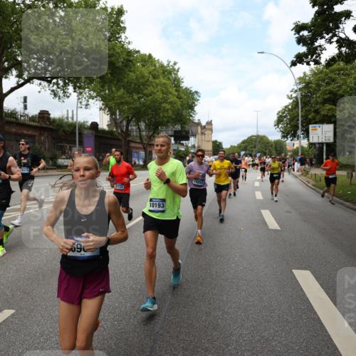 29.06.2025 - hella hamburg halbmarathon Yannick Fuchs http://msf.ph/oto/8160615 29.06.2025 10:38:51 20KM 1057, 1220, 1391, 1468, 1782, 1902, 1941, 2365, 2402, 2415, 3004, 3021, 3098, 3305, 4310, 4691, 4991, 5231, 5476, 5884, 6903, 7191, 7322, 7710, 8722, 8928, 9159, 9444, 10193, 10596, 11469, 12159, 12554, 12711, 13123, 14351, 14667, 14816, 15185, 15225, 15233, 15280, 16316, 16506, 16893, 17097, 17406, 17729, 17748, 18560, 18806, 19207 meine-sportfotos.de