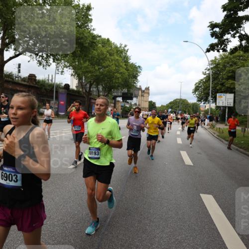 29.06.2025 - hella hamburg halbmarathon Yannick Fuchs http://msf.ph/oto/8160654 29.06.2025 10:38:51 20KM 1057, 1220, 1391, 1468, 1782, 1902, 1941, 2365, 2402, 2415, 3004, 3021, 3098, 3305, 4310, 4691, 4991, 5231, 5476, 5884, 6903, 7191, 7322, 7710, 8722, 8928, 9159, 9444, 10193, 10596, 11469, 12159, 12554, 12711, 13123, 14351, 14667, 14816, 15185, 15225, 15233, 15280, 16316, 16506, 16893, 17097, 17406, 17729, 17748, 18560, 18806, 19207 meine-sportfotos.de