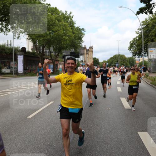 29.06.2025 - hella hamburg halbmarathon Yannick Fuchs http://msf.ph/oto/8160741 29.06.2025 10:38:52 20KM 1057, 1220, 1391, 1468, 1782, 1902, 1941, 2365, 2402, 2415, 3004, 3021, 3098, 3305, 4310, 4691, 4991, 5231, 5476, 5884, 6903, 7191, 7322, 7710, 8722, 8928, 9159, 9444, 10193, 10596, 11469, 12159, 12711, 13123, 13975, 14351, 14667, 14816, 15185, 15225, 15233, 15280, 16316, 16506, 16893, 17097, 17406, 17729, 17748, 18560, 18806, 19207 meine-sportfotos.de