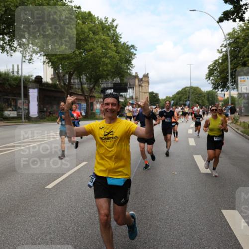 29.06.2025 - hella hamburg halbmarathon Yannick Fuchs http://msf.ph/oto/8160753 29.06.2025 10:38:52 20KM 1057, 1220, 1391, 1468, 1782, 1902, 1941, 2365, 2402, 2415, 3004, 3021, 3098, 3305, 4310, 4691, 4991, 5231, 5476, 5884, 6903, 7191, 7322, 7710, 8722, 8928, 9159, 9444, 10193, 10596, 11469, 12159, 12711, 13123, 13975, 14351, 14667, 14816, 15185, 15225, 15233, 15280, 16316, 16506, 16893, 17097, 17406, 17729, 17748, 18560, 18806, 19207 meine-sportfotos.de