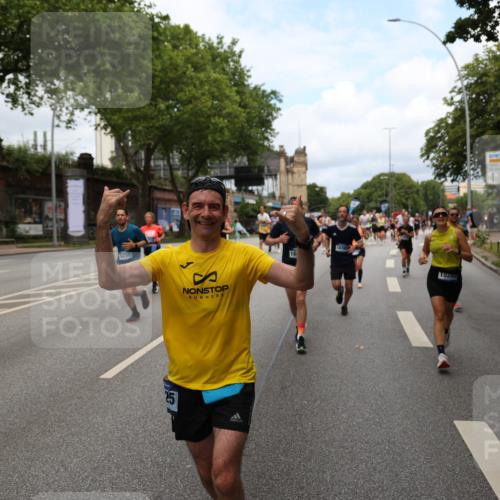 29.06.2025 - hella hamburg halbmarathon Yannick Fuchs http://msf.ph/oto/8160781 29.06.2025 10:38:52 20KM 1057, 1220, 1391, 1468, 1782, 1902, 1941, 2365, 2402, 2415, 3004, 3021, 3098, 3305, 4310, 4691, 4991, 5231, 5476, 5884, 6903, 7191, 7322, 7710, 8722, 8928, 9159, 9444, 10193, 10596, 11469, 12159, 12711, 13123, 13975, 14351, 14667, 14816, 15185, 15225, 15233, 15280, 16316, 16506, 16893, 17097, 17406, 17729, 17748, 18560, 18806, 19207 meine-sportfotos.de