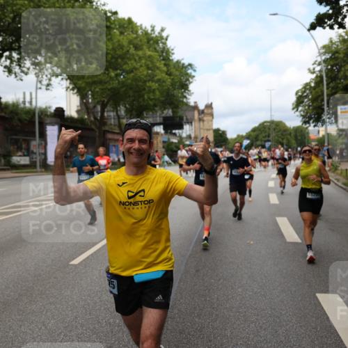 29.06.2025 - hella hamburg halbmarathon Yannick Fuchs http://msf.ph/oto/8160791 29.06.2025 10:38:52 20KM 1057, 1220, 1391, 1468, 1782, 1902, 1941, 2365, 2402, 2415, 3004, 3021, 3098, 3305, 4310, 4691, 4991, 5231, 5476, 5884, 6903, 7191, 7322, 7710, 8722, 8928, 9159, 9444, 10193, 10596, 11469, 12159, 12711, 13123, 13975, 14351, 14667, 14816, 15185, 15225, 15233, 15280, 16316, 16506, 16893, 17097, 17406, 17729, 17748, 18560, 18806, 19207 meine-sportfotos.de