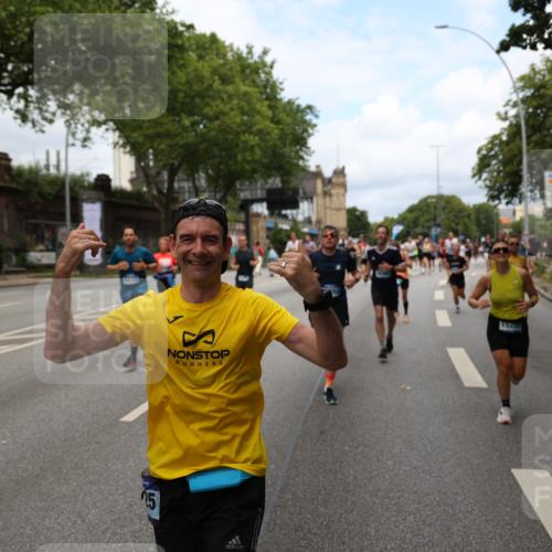 29.06.2025 - hella hamburg halbmarathon Yannick Fuchs http://msf.ph/oto/8160811 29.06.2025 10:38:53 20KM 1057, 1220, 1391, 1468, 1782, 1902, 1941, 2365, 2402, 2415, 3004, 3021, 3098, 3305, 4310, 4691, 4991, 5231, 5476, 5884, 7191, 7322, 7710, 8722, 8928, 9159, 9444, 10596, 11469, 12159, 12711, 13123, 13975, 14351, 14464, 14667, 14816, 15185, 15225, 15233, 15280, 16506, 16893, 17097, 17406, 17729, 17748, 18539, 18560, 18806, 19207 meine-sportfotos.de