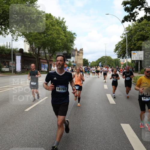 29.06.2025 - hella hamburg halbmarathon Yannick Fuchs http://msf.ph/oto/8160914 29.06.2025 10:38:54 20KM 1057, 1220, 1391, 1468, 1782, 1902, 1941, 2365, 2402, 2415, 3004, 3021, 3098, 3305, 4310, 4691, 4991, 5231, 5476, 5884, 7191, 7322, 7710, 8928, 9159, 10596, 11469, 12159, 12711, 13123, 13975, 14351, 14464, 14667, 14686, 14687, 14816, 15185, 15225, 15280, 16506, 16893, 17097, 17406, 17748, 18539, 18560, 18806, 19207 meine-sportfotos.de