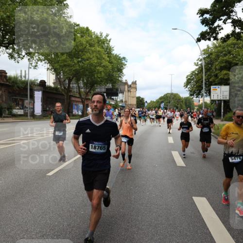 29.06.2025 - hella hamburg halbmarathon Yannick Fuchs http://msf.ph/oto/8160920 29.06.2025 10:38:54 20KM 1057, 1220, 1391, 1468, 1782, 1902, 1941, 2365, 2402, 2415, 3004, 3021, 3098, 3305, 4310, 4691, 4991, 5231, 5476, 5884, 7191, 7322, 7710, 8928, 9159, 10596, 11469, 12159, 12711, 13123, 13975, 14351, 14464, 14667, 14686, 14687, 14816, 15185, 15225, 15280, 16506, 16893, 17097, 17406, 17748, 18539, 18560, 18806, 19207 meine-sportfotos.de