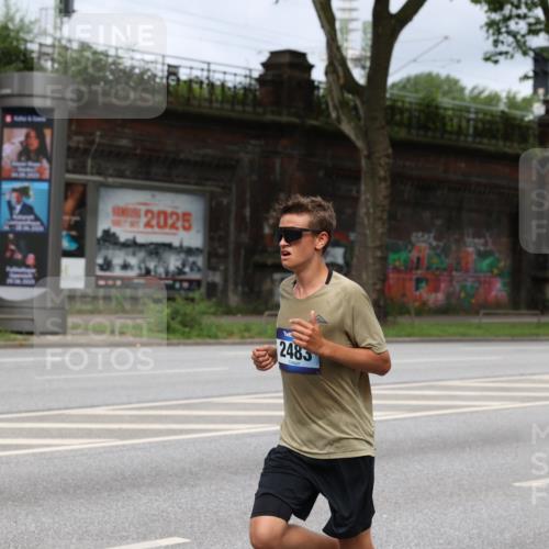 29.06.2025 - hella hamburg halbmarathon Yannick Fuchs http://msf.ph/oto/8161126 29.06.2025 10:20:46 20KM 2483, 4338, 8376, 10468, 11228, 11994, 12067, 13346, 17003 meine-sportfotos.de