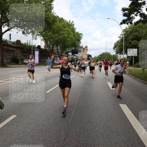 29.06.2025 - hella hamburg halbmarathon Yannick Fuchs http://msf.ph/oto/8161196 29.06.2025 10:38:58 20KM 1057, 1391, 1413, 1468, 1697, 1782, 1902, 1941, 2365, 2402, 2415, 3004, 3098, 3305, 4691, 4991, 5884, 7322, 7710, 8928, 9159, 9302, 10596, 12159, 12711, 13123, 13975, 14351, 14464, 14667, 14686, 14687, 14703, 14816, 15185, 16506, 17097, 17406, 18539, 18560, 18806, 19207 meine-sportfotos.de