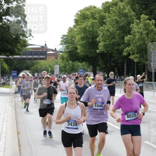 29.06.2025 - hella hamburg halbmarathon Jannik Wohlers http://msf.ph/oto/8161266 29.06.2025 10:19:57 Lombardsbrücke 1046, 1069, 1474, 2478, 3434, 3842, 4154, 4166, 4585, 4614, 5556, 5659, 5811, 5812, 5831, 5937, 6951, 7018, 7101, 7131, 7739, 7744, 8025, 8462, 8588, 9136, 9722, 9735, 9873, 10041, 10414, 10595, 10613, 10647, 10754, 11603, 11835, 12056, 12977, 13013, 14014, 14564, 14894, 15180, 15481, 15619, 16991, 17671, 18114, 19093 meine-sportfotos.de