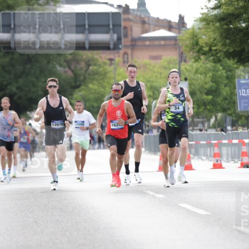 29.06.2025 - hella hamburg halbmarathon Jannik Wohlers http://msf.ph/oto/8161272 29.06.2025 09:39:50 Lombardsbrücke 35, 52, 2144, 2659, 3720, 9255, 10650, 14717, 15495, 16120, 19075 meine-sportfotos.de