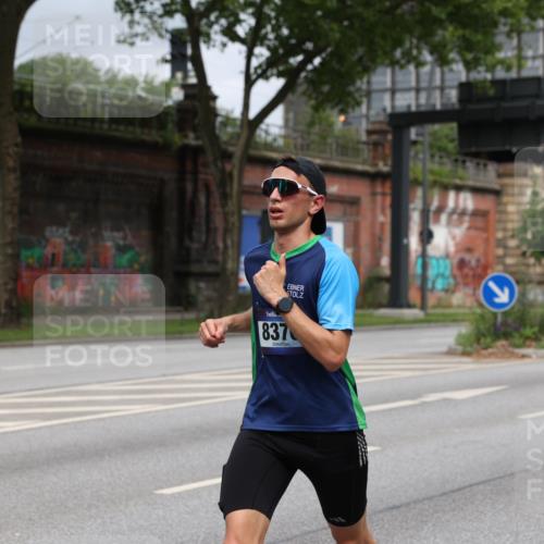 29.06.2025 - hella hamburg halbmarathon Yannick Fuchs http://msf.ph/oto/8161279 29.06.2025 10:20:49 20KM 2483, 4338, 8376, 10468, 11228, 12067, 13346, 14107, 17003 meine-sportfotos.de