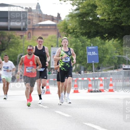 29.06.2025 - hella hamburg halbmarathon Jannik Wohlers http://msf.ph/oto/8161321 29.06.2025 09:39:51 Lombardsbrücke 34, 35, 52, 54, 2659, 3720, 9255, 10650, 12678, 14717, 15495, 16120, 16245, 19075 meine-sportfotos.de