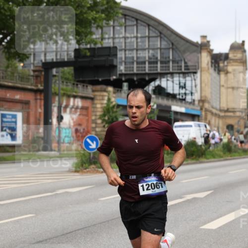 29.06.2025 - hella hamburg halbmarathon Yannick Fuchs http://msf.ph/oto/8161389 29.06.2025 10:20:54 20KM 4338, 9767, 10468, 11228, 12067, 13346, 14107, 17003 meine-sportfotos.de