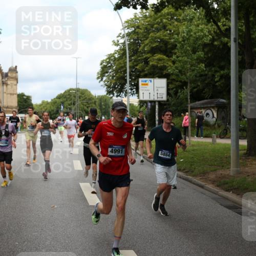 29.06.2025 - hella hamburg halbmarathon Yannick Fuchs http://msf.ph/oto/8161401 29.06.2025 10:39:01 20KM 1057, 1391, 1413, 1468, 1520, 1697, 1782, 1941, 2415, 3098, 3305, 4691, 4991, 5884, 7322, 7710, 8928, 9302, 10596, 11809, 12159, 12711, 13123, 13975, 14351, 14464, 14686, 14687, 14703, 14816, 16506, 17097, 17120, 17406, 18539, 18560, 18806, 19207 meine-sportfotos.de