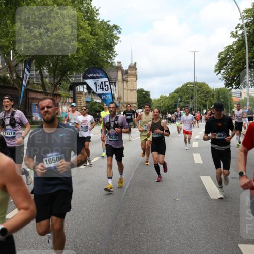 29.06.2025 - hella hamburg halbmarathon Yannick Fuchs http://msf.ph/oto/8161432 29.06.2025 10:39:01 20KM 1057, 1391, 1413, 1468, 1520, 1697, 1782, 1941, 2415, 3098, 3305, 4691, 4991, 5884, 7322, 7710, 8928, 9302, 10596, 11809, 12159, 12711, 13123, 13975, 14351, 14464, 14686, 14687, 14703, 14816, 16506, 17097, 17120, 17406, 18539, 18560, 18806, 19207 meine-sportfotos.de
