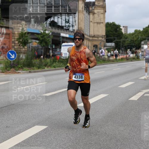 29.06.2025 - hella hamburg halbmarathon Yannick Fuchs http://msf.ph/oto/8161513 29.06.2025 10:20:59 20KM 4338, 9767, 10468, 11228, 12067, 13346, 14107, 17003 meine-sportfotos.de