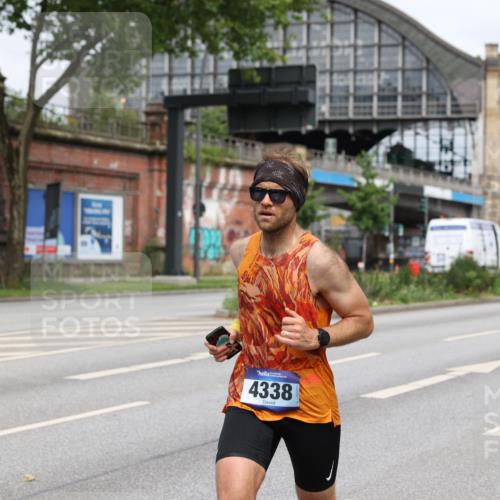 29.06.2025 - hella hamburg halbmarathon Yannick Fuchs http://msf.ph/oto/8161553 29.06.2025 10:21:00 20KM 4338, 9767, 10468, 11228, 13346, 14107, 17003 meine-sportfotos.de