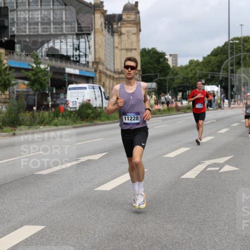 29.06.2025 - hella hamburg halbmarathon Yannick Fuchs http://msf.ph/oto/8161598 29.06.2025 10:21:02 20KM 4338, 9767, 10468, 11228, 13346, 14107, 17003 meine-sportfotos.de