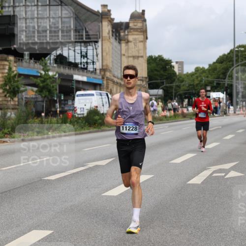 29.06.2025 - hella hamburg halbmarathon Yannick Fuchs http://msf.ph/oto/8161604 29.06.2025 10:21:03 20KM 4338, 9767, 10468, 11228, 13346, 14107, 16615, 17003 meine-sportfotos.de