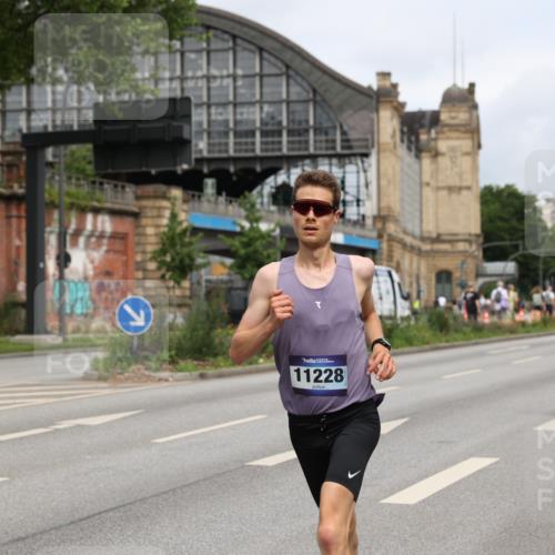 29.06.2025 - hella hamburg halbmarathon Yannick Fuchs http://msf.ph/oto/8161615 29.06.2025 10:21:03 20KM 4338, 9767, 10468, 11228, 13346, 14107, 16615, 17003 meine-sportfotos.de