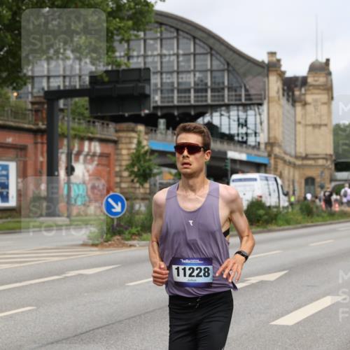 29.06.2025 - hella hamburg halbmarathon Yannick Fuchs http://msf.ph/oto/8161621 29.06.2025 10:21:03 20KM 4338, 9767, 10468, 11228, 13346, 14107, 16615, 17003 meine-sportfotos.de