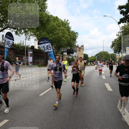 29.06.2025 - hella hamburg halbmarathon Yannick Fuchs http://msf.ph/oto/8161634 29.06.2025 10:39:02 20KM 1057, 1391, 1413, 1468, 1520, 1697, 1782, 1941, 2415, 3098, 3305, 4691, 4991, 5884, 7322, 7710, 8928, 9302, 10596, 11809, 12159, 12711, 13123, 13975, 14351, 14464, 14686, 14687, 14703, 14816, 16058, 16506, 17097, 17120, 17406, 18539, 18560, 18806, 19207 meine-sportfotos.de