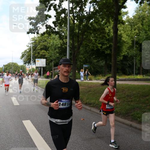 29.06.2025 - hella hamburg halbmarathon Yannick Fuchs http://msf.ph/oto/8161668 29.06.2025 10:39:03 20KM 1057, 1413, 1468, 1520, 1697, 1782, 1941, 2415, 2970, 3098, 3305, 4691, 4991, 5884, 7710, 8928, 9302, 11809, 12159, 12711, 13123, 13975, 14351, 14464, 14686, 14687, 14703, 14816, 16058, 16506, 17097, 17120, 17406, 18539, 18560, 18806, 19207 meine-sportfotos.de