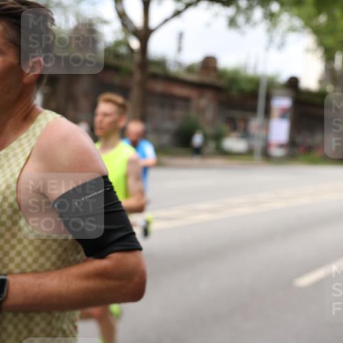 29.06.2025 - hella hamburg halbmarathon Yannick Fuchs http://msf.ph/oto/8161847 29.06.2025 10:39:05 20KM 1057, 1413, 1468, 1520, 1697, 1782, 1941, 2415, 2890, 2970, 3098, 3305, 4270, 4691, 7710, 8928, 9302, 11809, 12159, 12711, 13123, 13975, 14351, 14464, 14686, 14687, 14703, 15334, 16058, 17097, 17120, 17406, 18539, 18560, 18806, 19207 meine-sportfotos.de