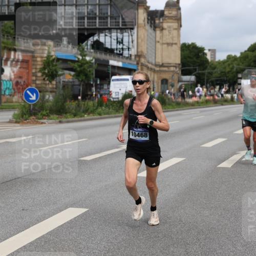29.06.2025 - hella hamburg halbmarathon Yannick Fuchs http://msf.ph/oto/8161861 29.06.2025 10:21:07 20KM 9767, 10468, 11228, 13346, 14107, 16615, 17003 meine-sportfotos.de