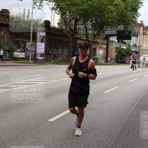 29.06.2025 - hella hamburg halbmarathon Yannick Fuchs http://msf.ph/oto/8161889 29.06.2025 10:39:05 20KM 1057, 1413, 1468, 1520, 1697, 1782, 1941, 2415, 2890, 2970, 3098, 3305, 4270, 4691, 7710, 8928, 9302, 11809, 12159, 12711, 13123, 13975, 14351, 14464, 14686, 14687, 14703, 15334, 16058, 17097, 17120, 17406, 18539, 18560, 18806, 19207 meine-sportfotos.de