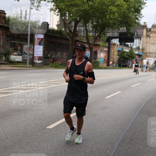 29.06.2025 - hella hamburg halbmarathon Yannick Fuchs http://msf.ph/oto/8161906 29.06.2025 10:39:05 20KM 1057, 1413, 1468, 1520, 1697, 1782, 1941, 2415, 2890, 2970, 3098, 3305, 4270, 4691, 7710, 8928, 9302, 11809, 12159, 12711, 13123, 13975, 14351, 14464, 14686, 14687, 14703, 15334, 16058, 17097, 17120, 17406, 18539, 18560, 18806, 19207 meine-sportfotos.de