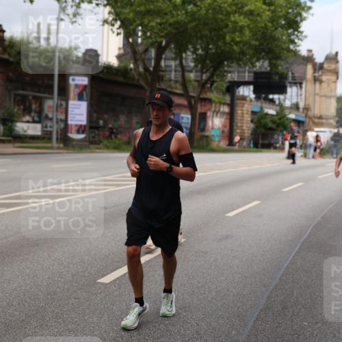 29.06.2025 - hella hamburg halbmarathon Yannick Fuchs http://msf.ph/oto/8161909 29.06.2025 10:39:05 20KM 1057, 1413, 1468, 1520, 1697, 1782, 1941, 2415, 2890, 2970, 3098, 3305, 4270, 4691, 7710, 8928, 9302, 11809, 12159, 12711, 13123, 13975, 14351, 14464, 14686, 14687, 14703, 15334, 16058, 17097, 17120, 17406, 18539, 18560, 18806, 19207 meine-sportfotos.de
