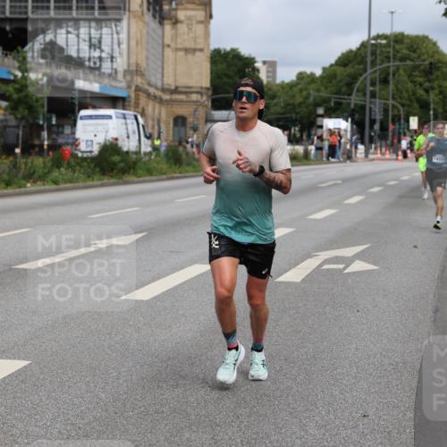 29.06.2025 - hella hamburg halbmarathon Yannick Fuchs http://msf.ph/oto/8161921 29.06.2025 10:21:08 20KM 9767, 10468, 11228, 13346, 14107, 16615, 17003 meine-sportfotos.de