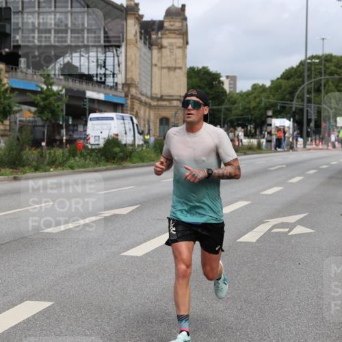 29.06.2025 - hella hamburg halbmarathon Yannick Fuchs http://msf.ph/oto/8161927 29.06.2025 10:21:09 20KM 9767, 10468, 11228, 13346, 14107, 16615, 17003 meine-sportfotos.de