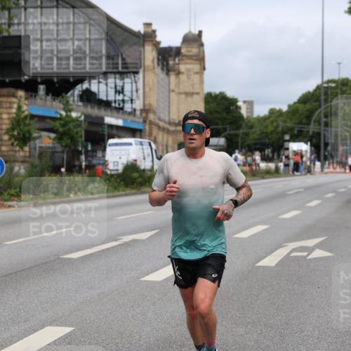 29.06.2025 - hella hamburg halbmarathon Yannick Fuchs http://msf.ph/oto/8161937 29.06.2025 10:21:09 20KM 9767, 10468, 11228, 13346, 14107, 16615, 17003 meine-sportfotos.de